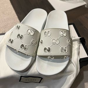 GUCCI Women's rubber GG slide sandal size 40